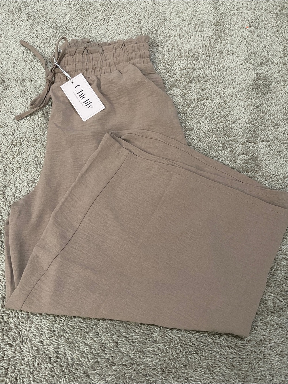 NWT-Chiclily- L. wide leg crop